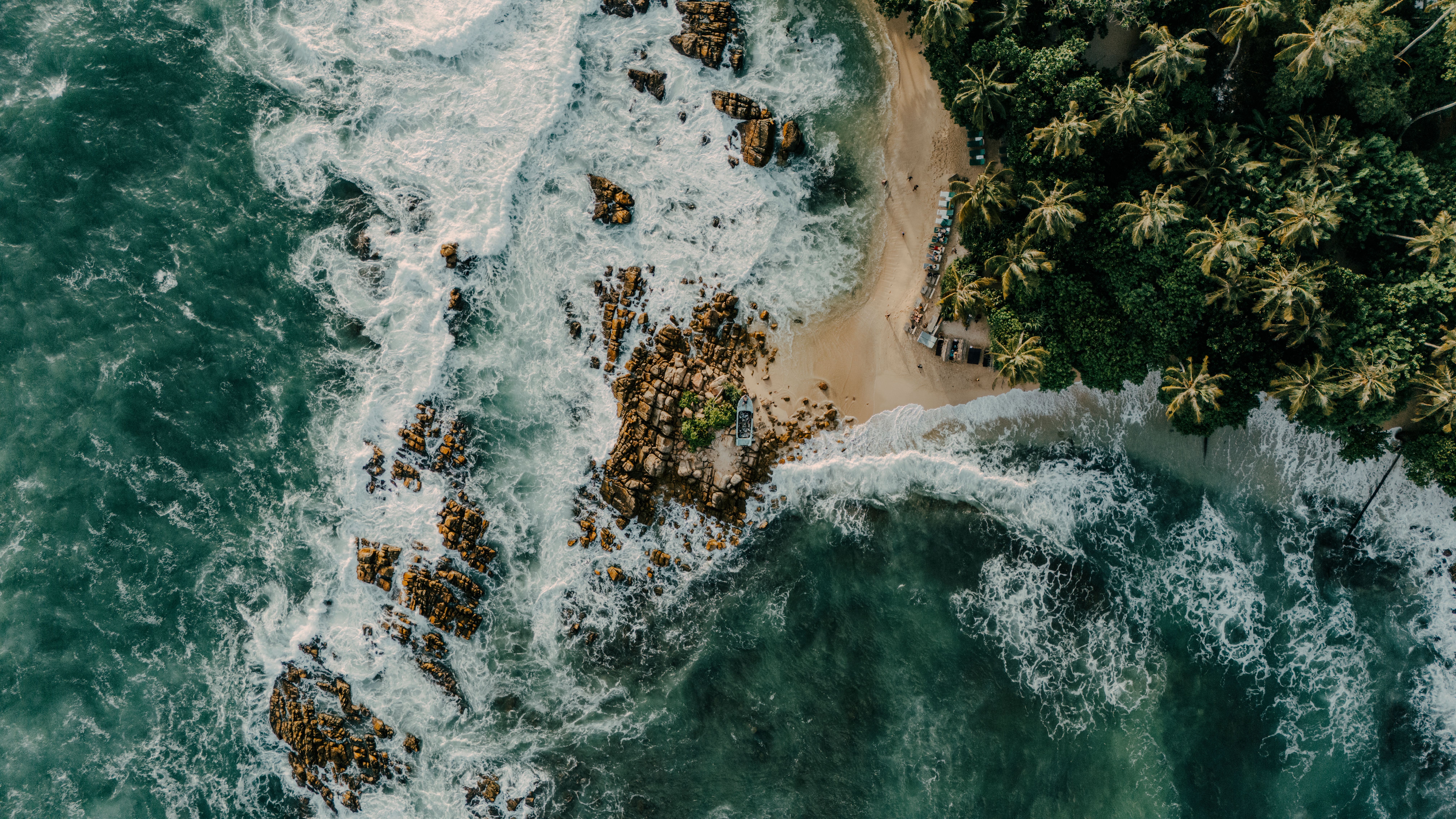 Sri Lankan coastline for private tour planning